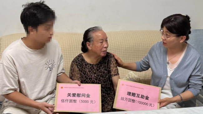 理赔送到家 温情暖人心——省总工会领导走访慰问出险职工家属